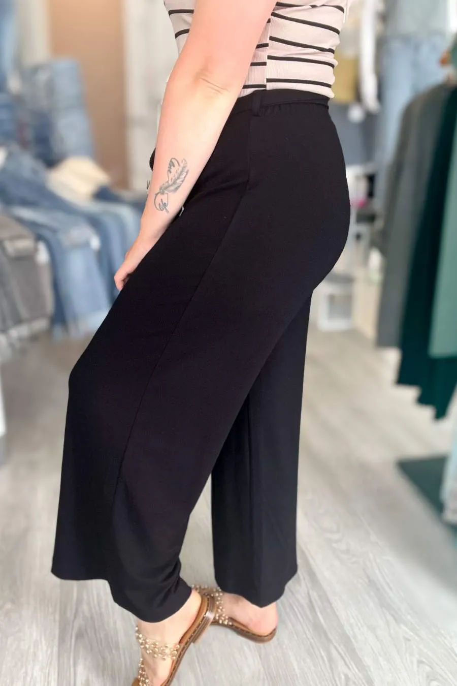 Cropped Relaxed Pants- Black