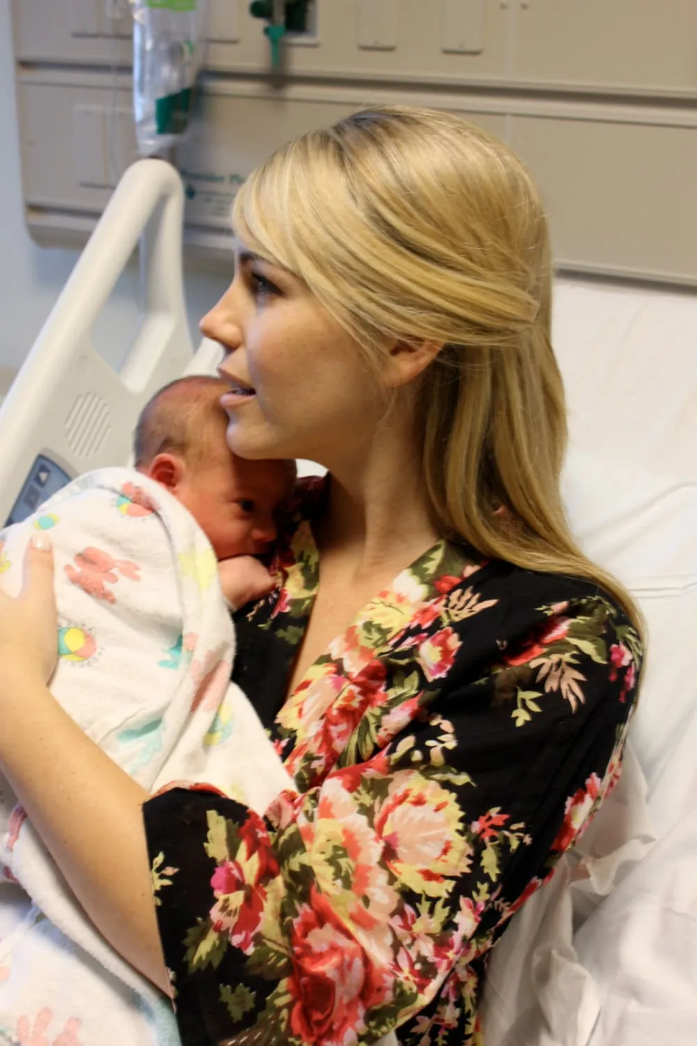Mommy and me robe and swaddle set. Maternity robe and swaddle set. Dad shirt. Mommy and me outfits. Maternity robe. blanket.